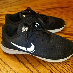 Kids size 2 1/2 black Nike tennis shoes